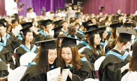 香港留學申請比內地的優(yōu)勢在哪里呢？